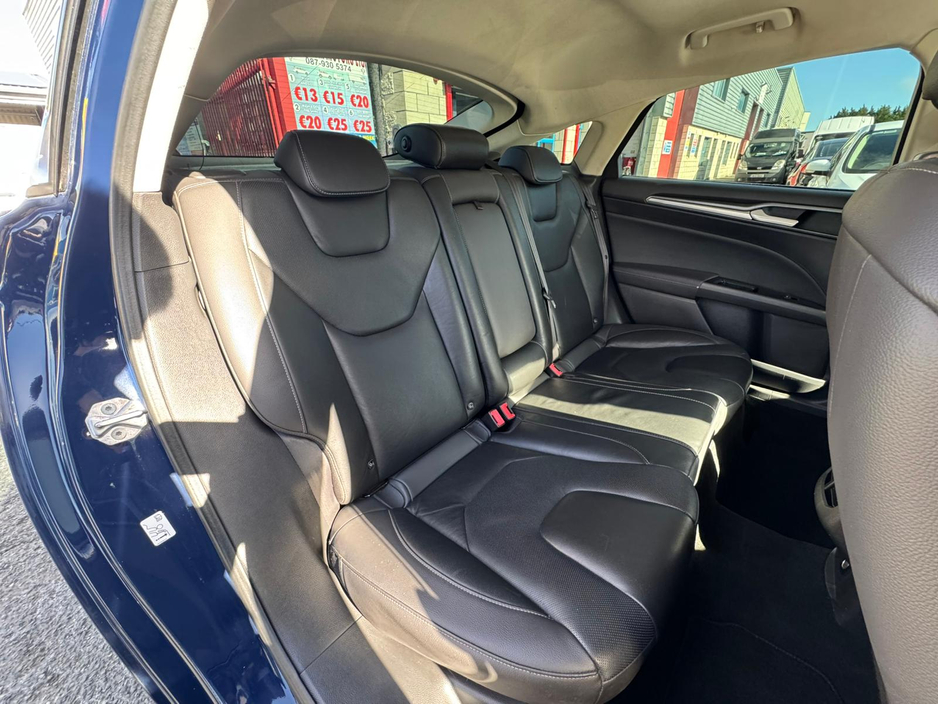 2016 Ford Mondeo - image 13