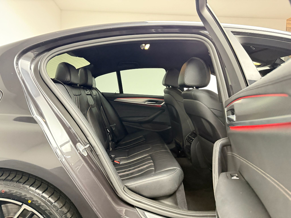 2019 BMW 5 Series - image 12