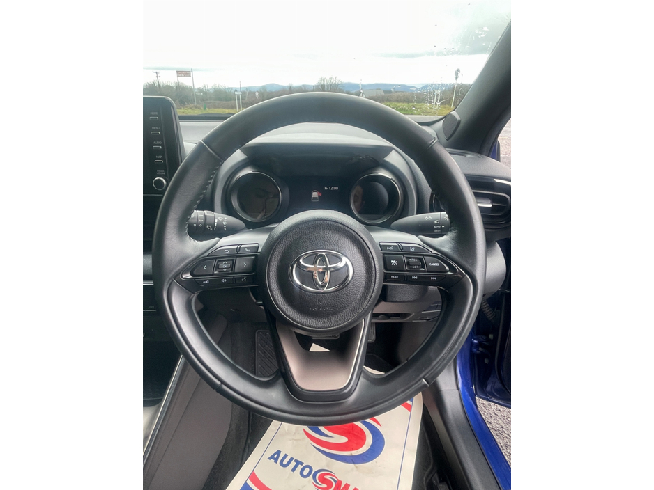 2021 Toyota Yaris - image 13