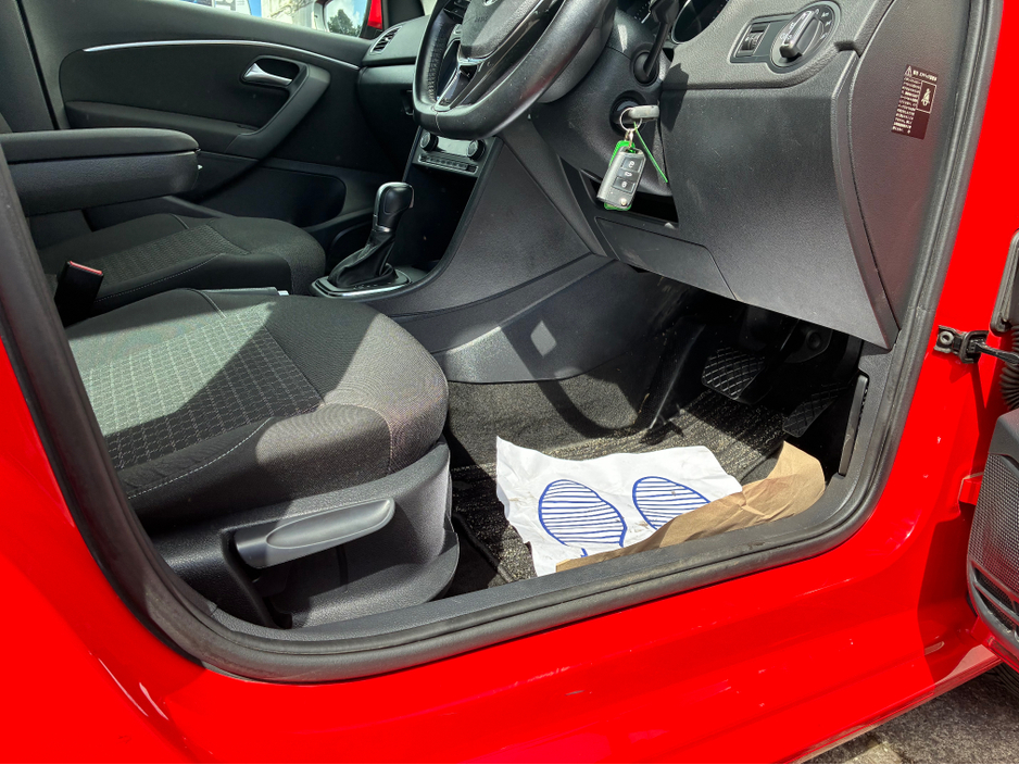 2015 Volkswagen Polo - image 10