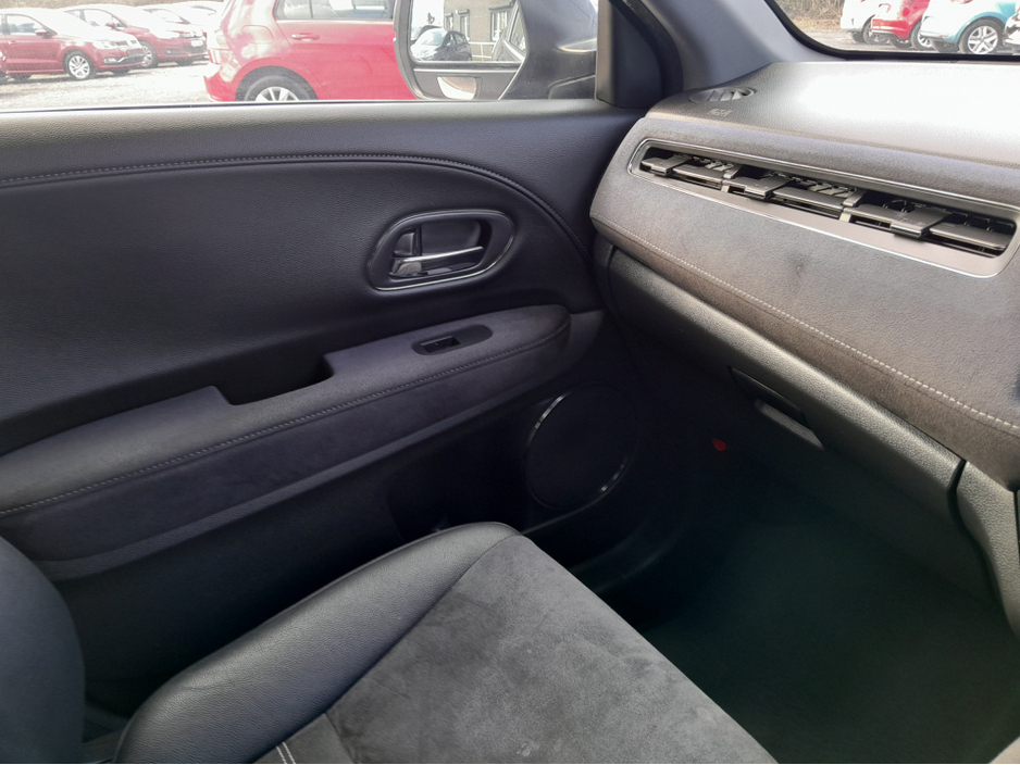 2016 Honda Vezel - image 23