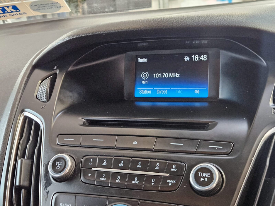 2016 Ford Focus - image 13