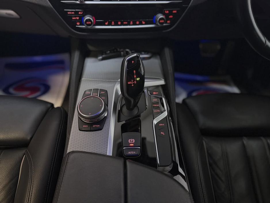 2018 BMW 5 Series - image 12