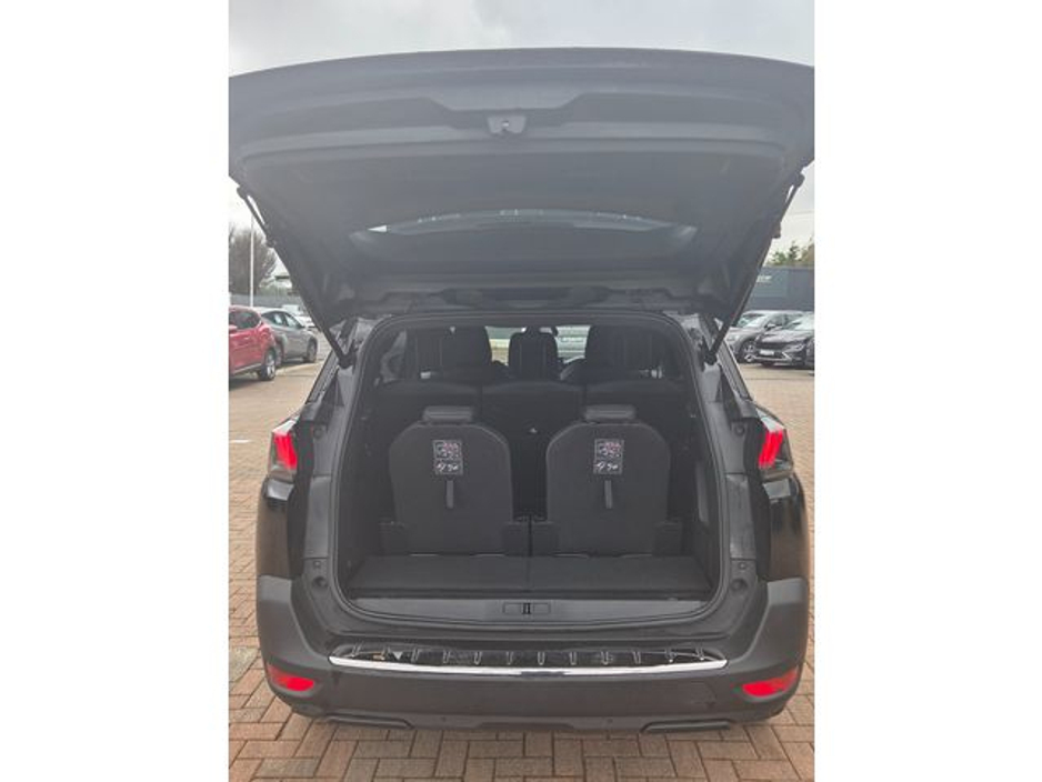 2024 Peugeot 5008 - image 7