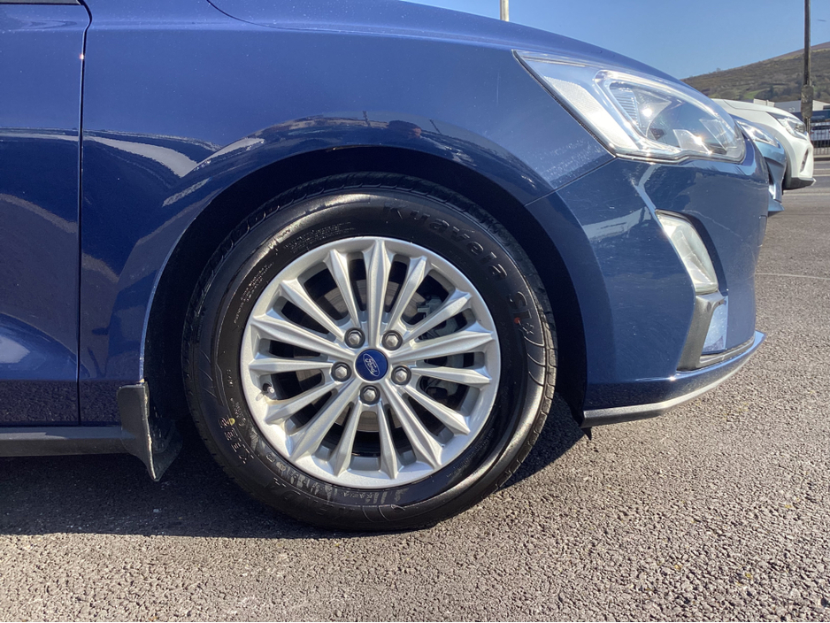 2019 Ford Focus - image 9