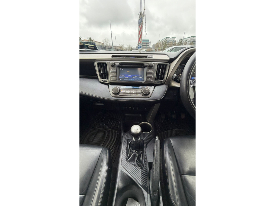 2015 Toyota Rav4 - image 15