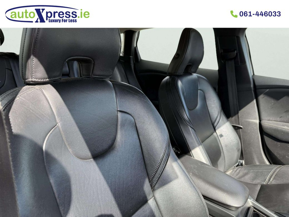 2014 Volvo V40 - image 3