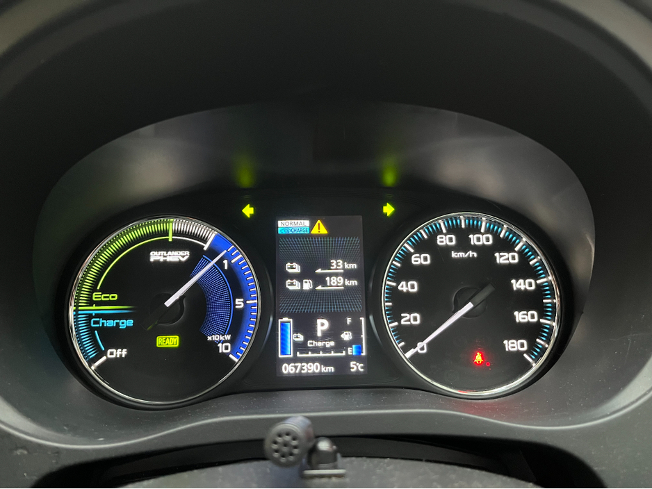 2019 Mitsubishi Outlander - image 28