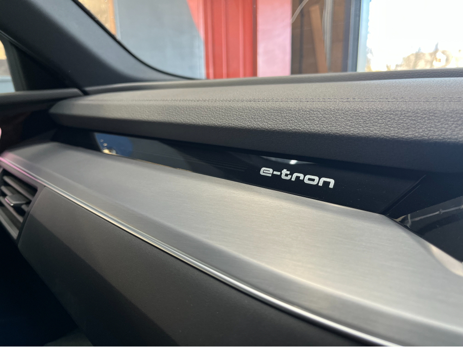 2021 Audi e-tron - image 21