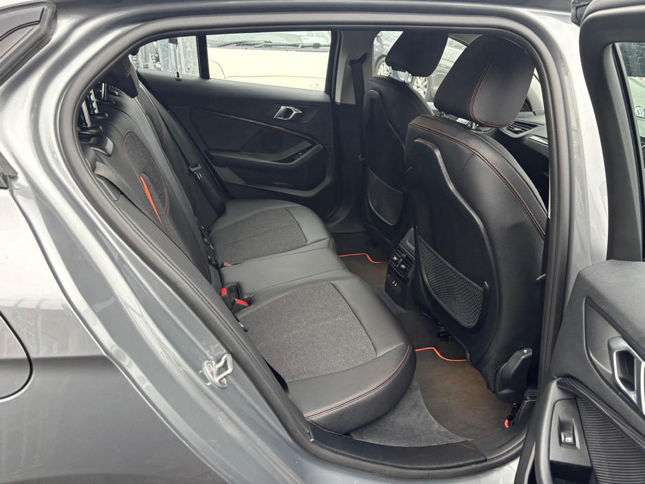 2022 BMW 1 Series - image 10