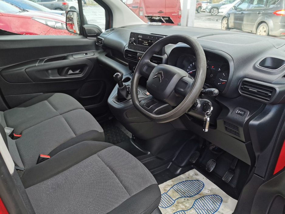 2019 Citroen Berlingo - image 2