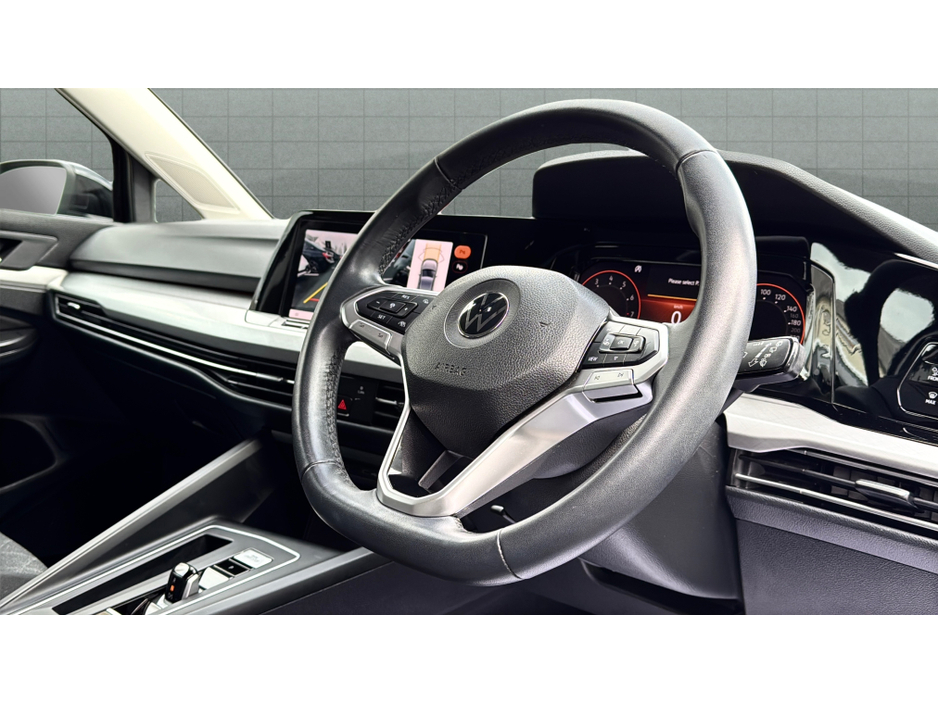 2021 Volkswagen Golf - image 12