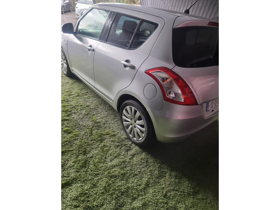 2012 Suzuki Swift - image 4