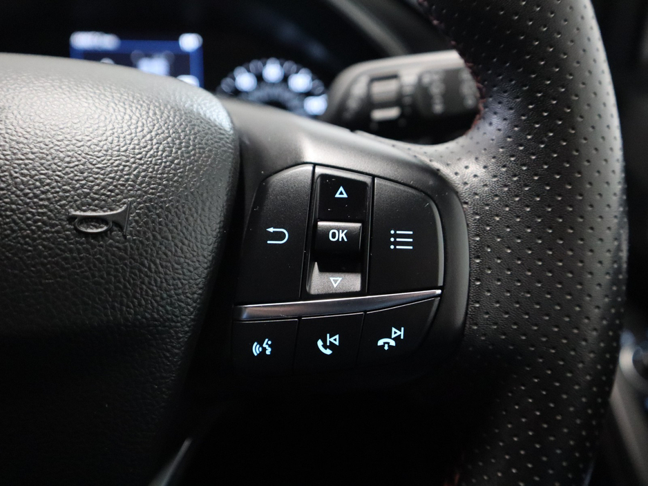 2023 Ford Focus - image 15