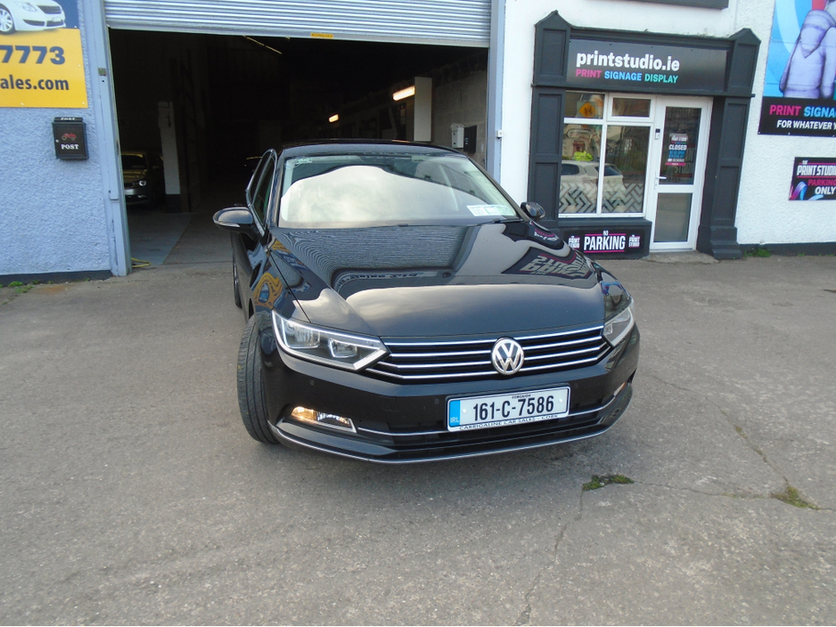 2016 Volkswagen Passat - image 4