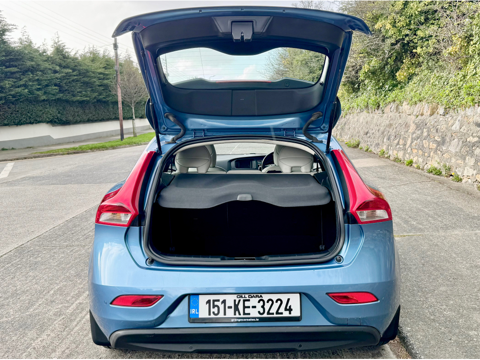 2015 Volvo V40 - image 10