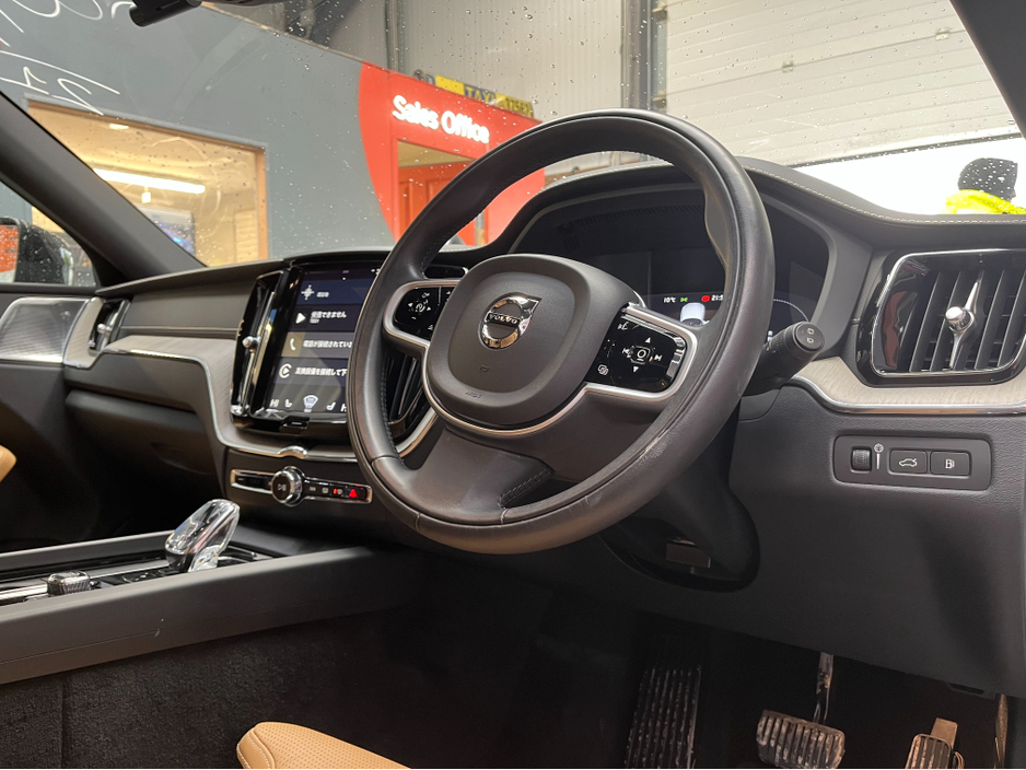 2021 Volvo XC60 €39950 2021 VOLVO XC60 RECHARGE PLUG-IN HYBRID T8 AWD 2.0 AUTOMATIC / CRUISE CONTROL / 360° CAMERA / ELECTRIC MEMORY & HEATED SEAT / PANORAMIC SUNROOF / APPLE CARPLAY €39,950