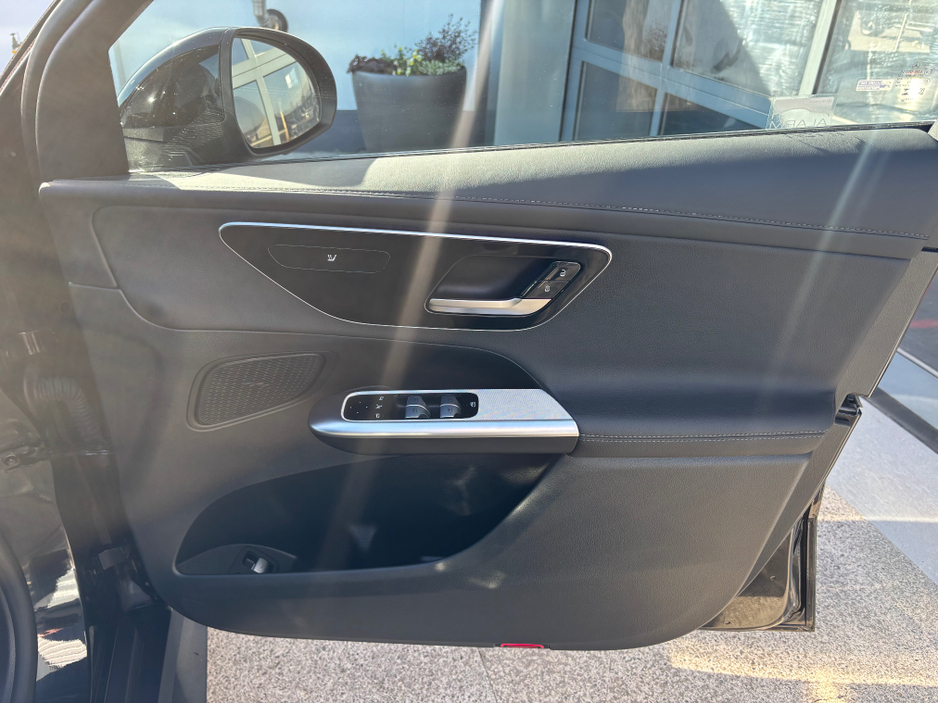 2024 Mercedes-Benz GLC Class - image 13