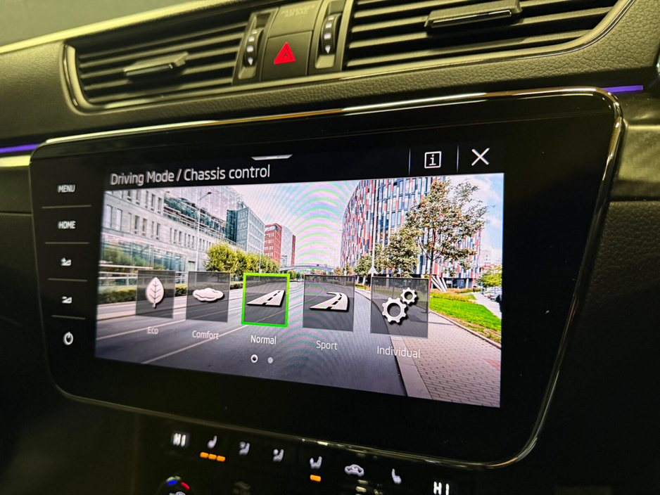 2022 Skoda Superb - image 19