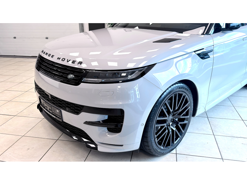 2025 Land Rover Range Rover - image 4