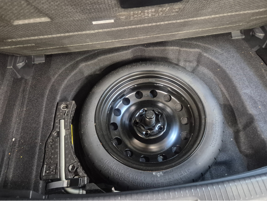 2016 Volkswagen Golf **HIGHLINE**ONLY 64000KMS**ALCANTARA SEATS*17" ALLOYS**BLIS**FOCAL INSIDE SPEAKERS*LANE ASSIST*KEYLESS ENTRY AND START**ADAPTIVE CRUISE CONTROL**DUAL ZONE CLIMATE**REVERSE CAMERA**BLUETOOTH STREAM €15,949