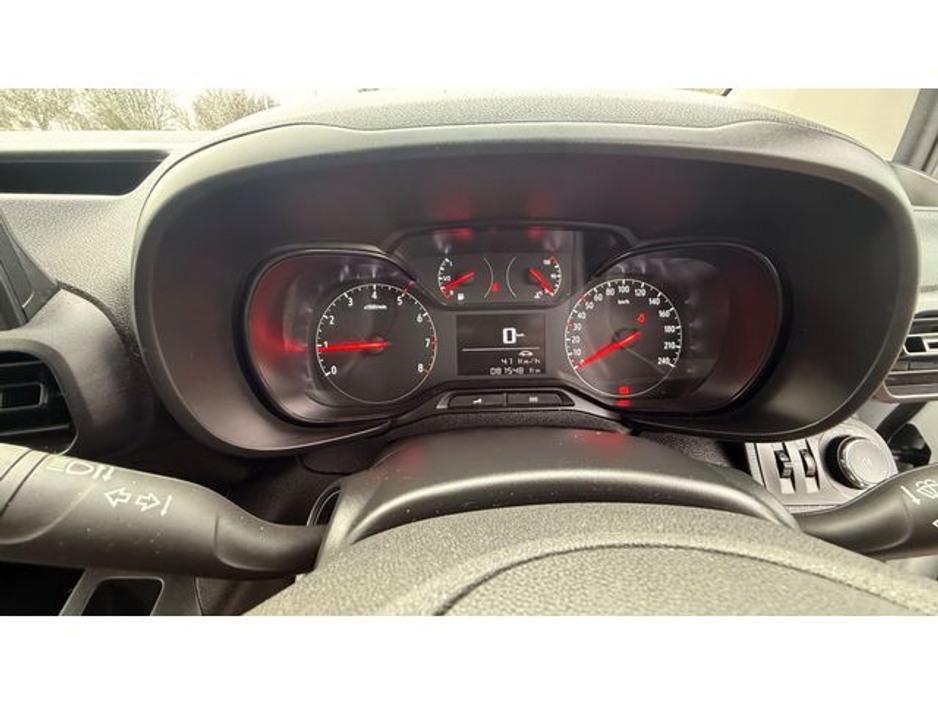 2022 Opel Combo - image 12