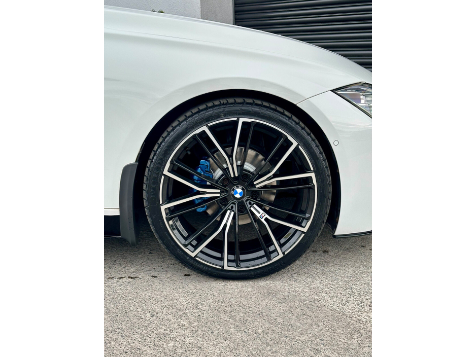 2017 BMW 3 Series - image 10