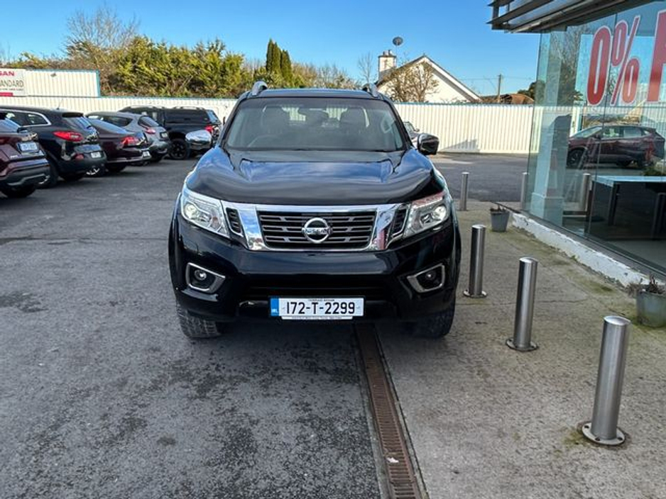 2017 Nissan Navara - image 2
