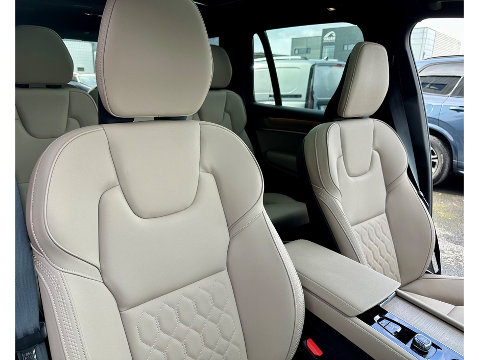2025 Volvo XC90 - image 4