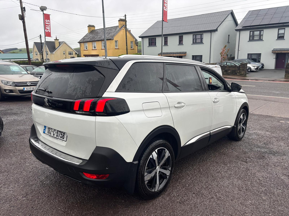 2018 Peugeot 5008 - image 11