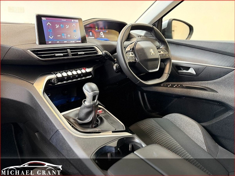 2020 Peugeot 3008 - image 20