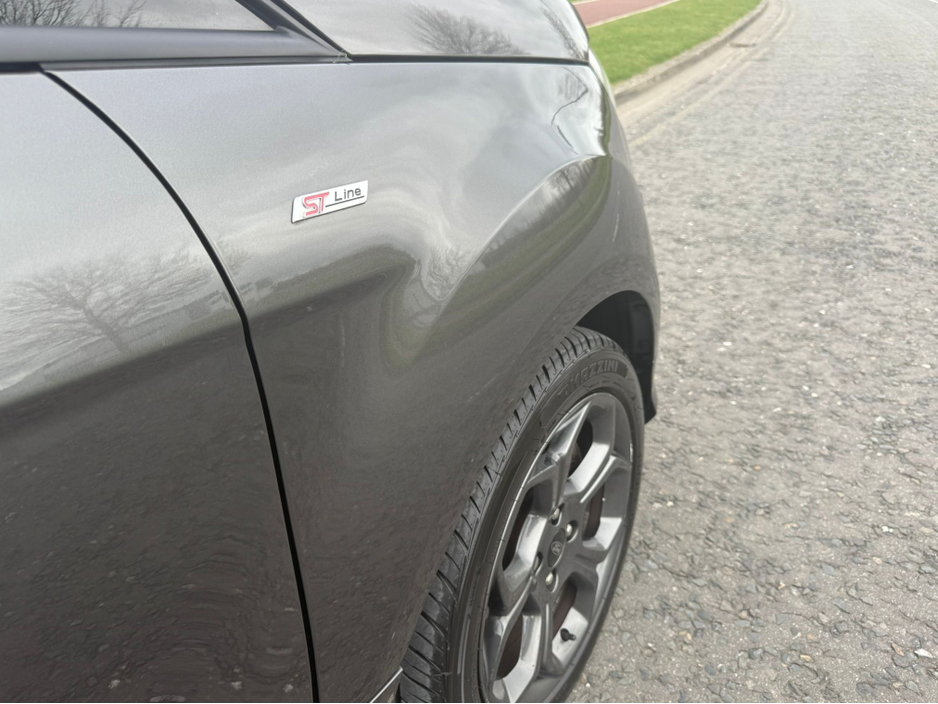 2019 Ford Ecosport - image 10