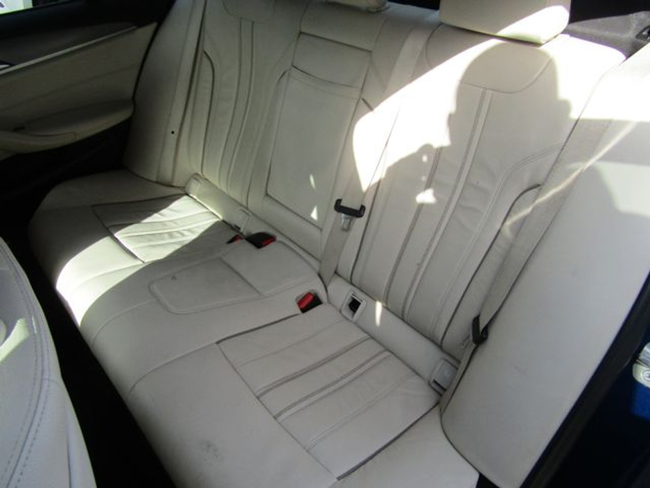 2018 BMW 5 Series - image 17