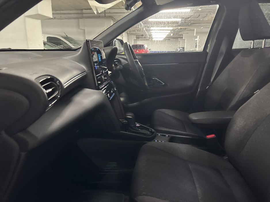 2025 Toyota Yaris Cross - image 6