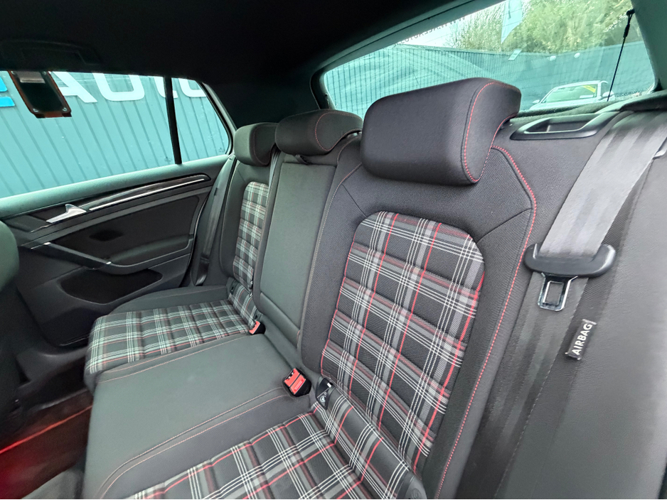 2017 Volkswagen Golf - image 36
