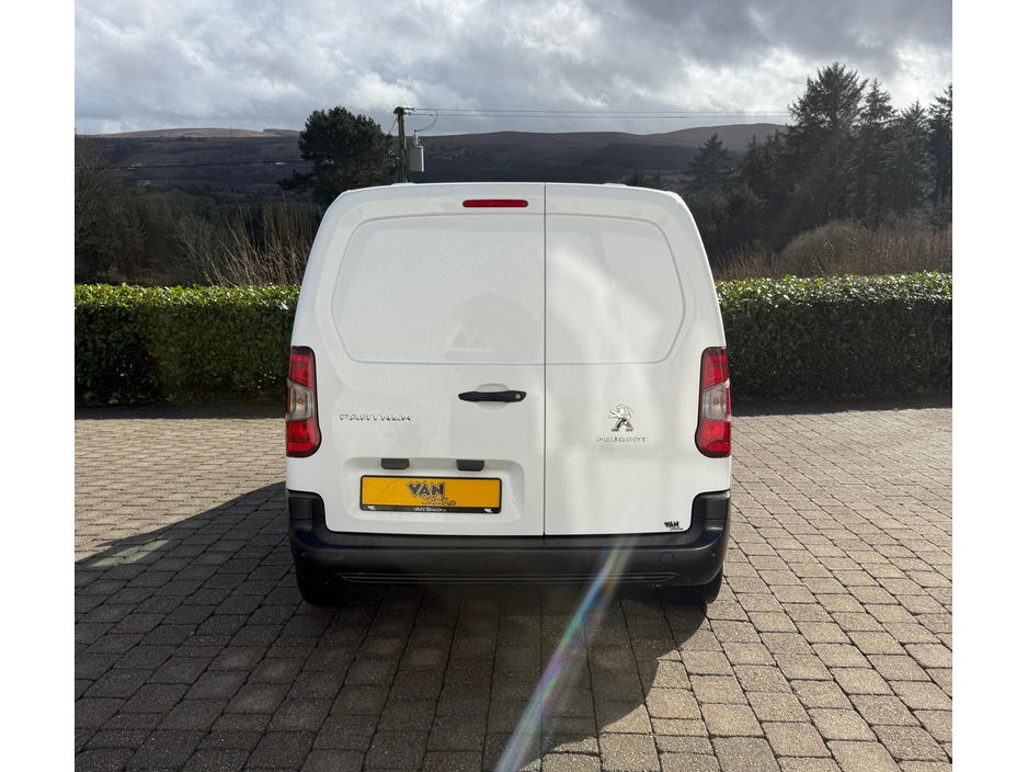 2019 Peugeot Partner - image 8