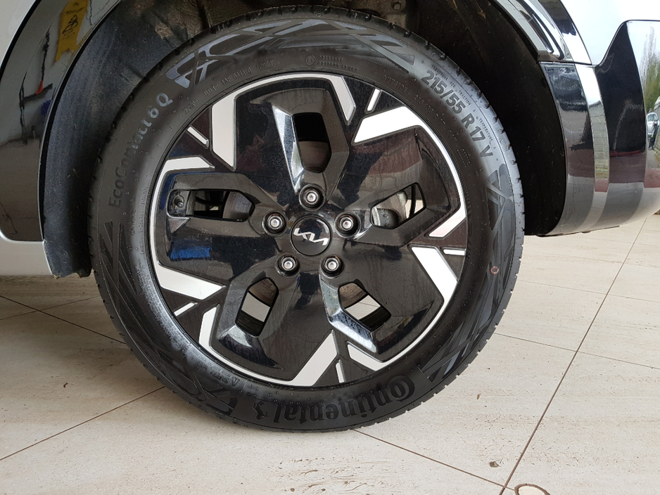 2025 Kia Niro - image 13