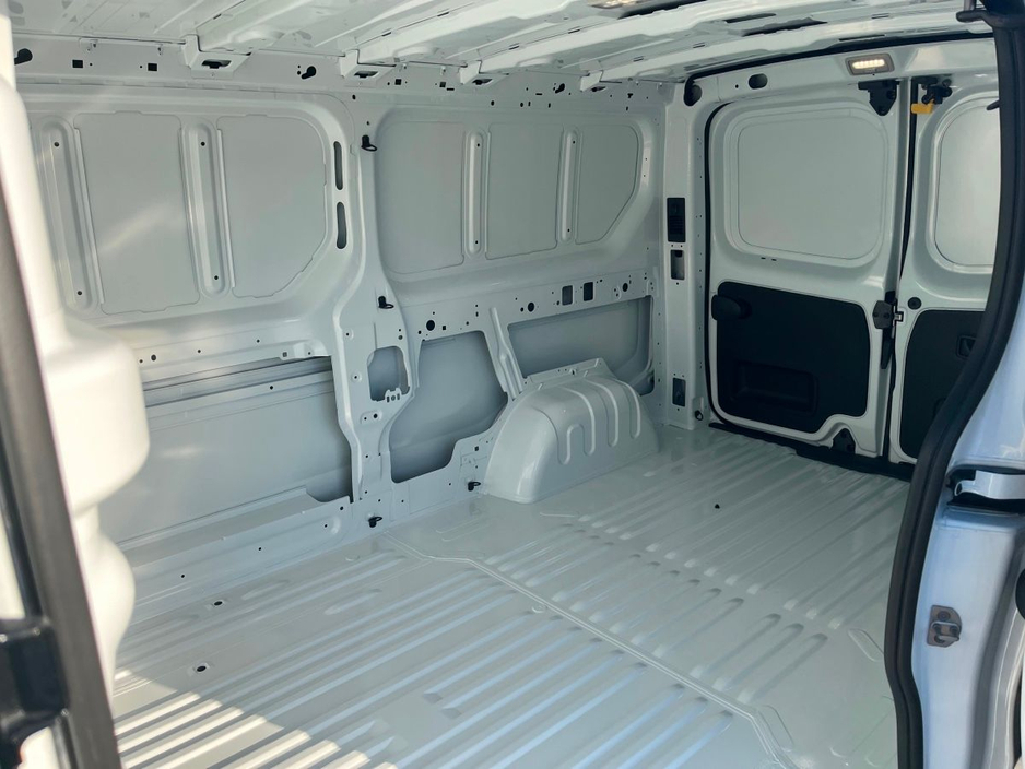 2026 Renault Trafic - image 17