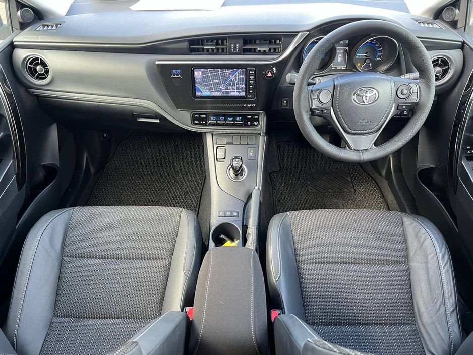 2016 Toyota Auris - image 10
