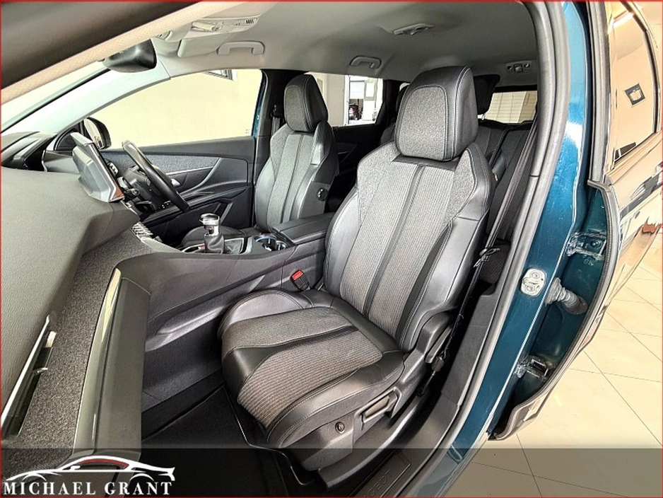 2021 Peugeot 5008 - image 17