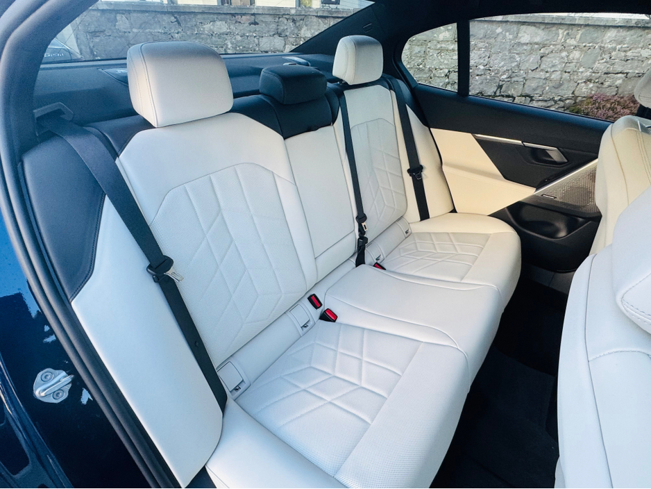 2024 BMW 5 Series - image 15