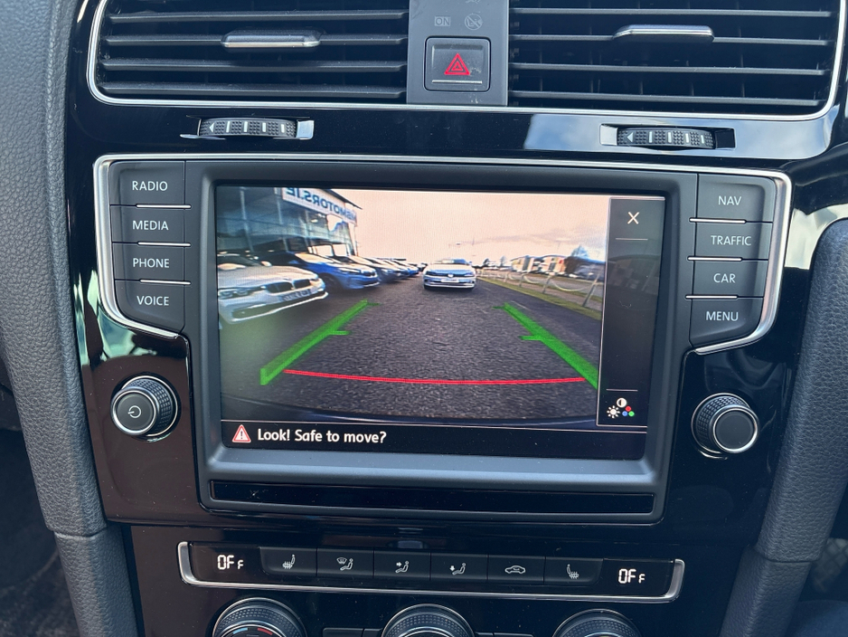 2014 Volkswagen Golf - image 18