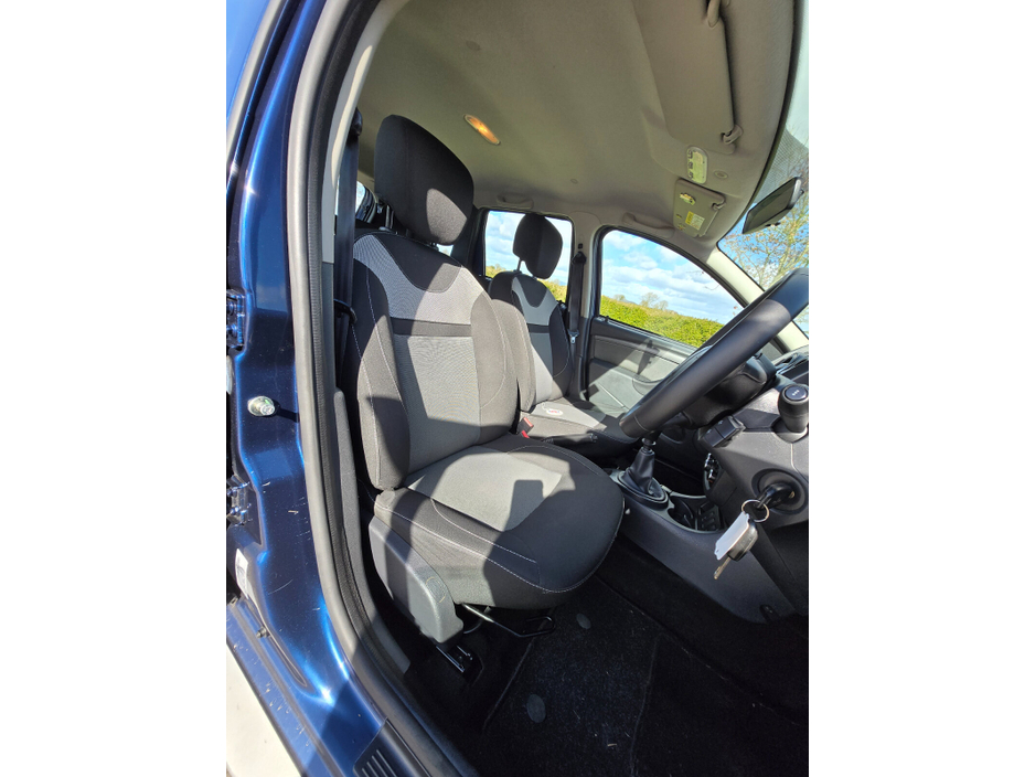 2018 Dacia Duster - image 13