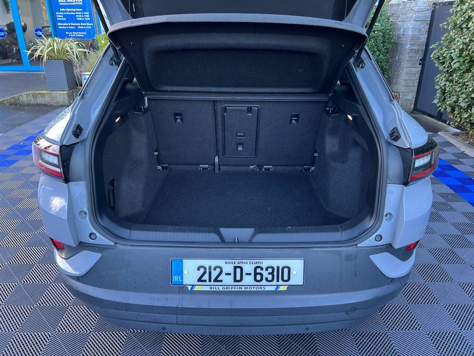 2021 Volkswagen ID.4 PRO LIFE 77KWH // PARKING SENSORS // DIAMOND CUT ALLOYS // LEATHER/ALCANTARA HEATED SEATS €20,900