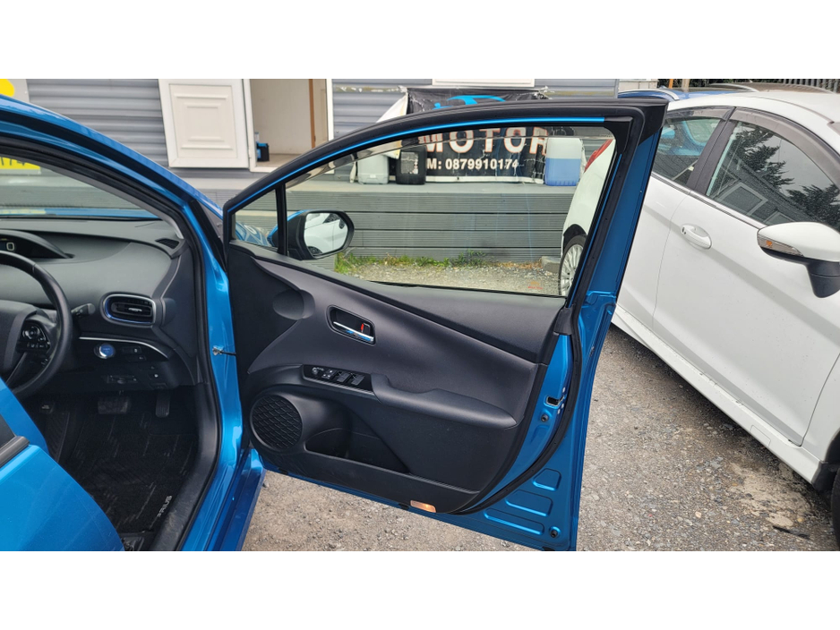 2021 Toyota Prius - image 12