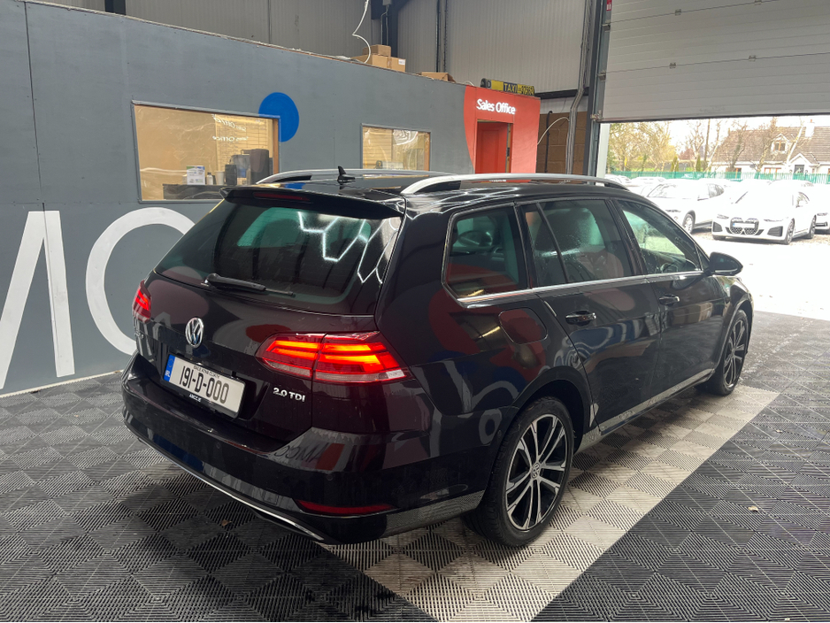 2019 Volkswagen Golf - image 2