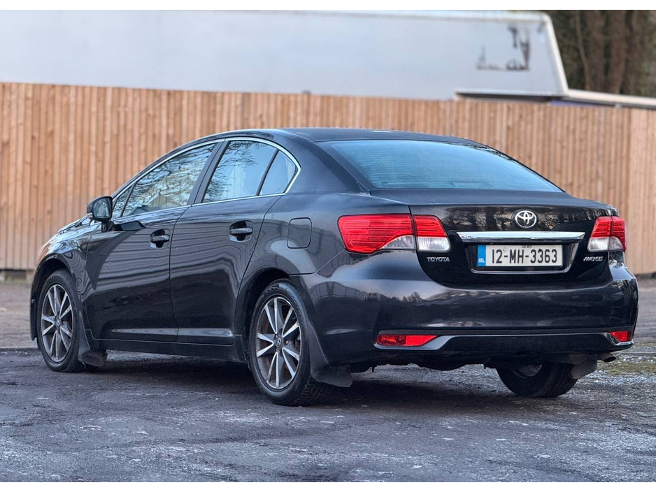 2012 Toyota Avensis - image 16