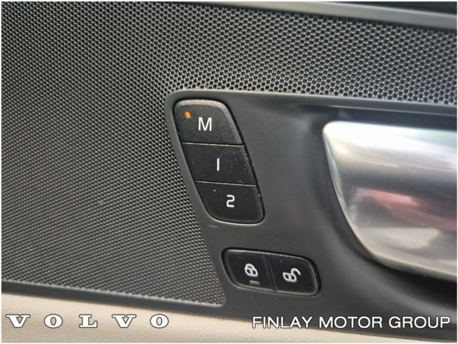 2021 Volvo XC60 - image 12