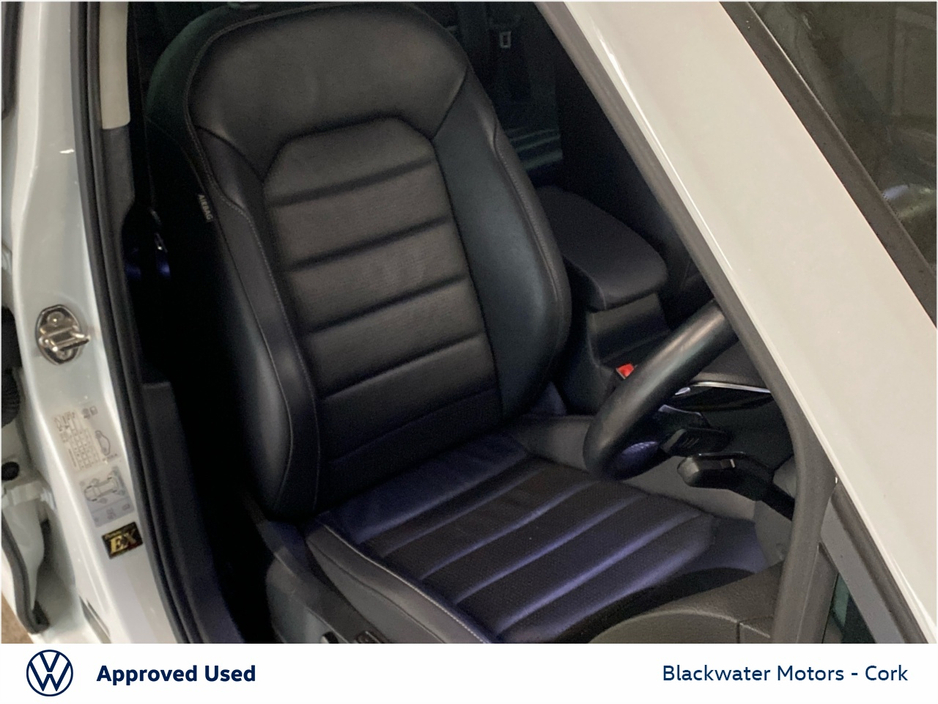 2021 Volkswagen Golf - image 8