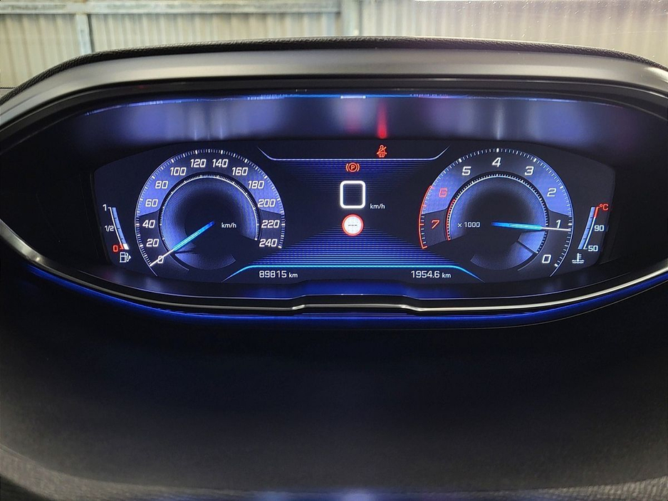 2020 Peugeot 5008 - image 5